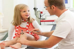 Viêm khớp cấp ở trẻ em và cách điều trị kịp thời tránh biến chứng nguy hiểm